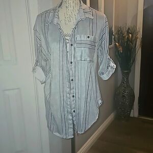 Eden &‎ Olivia Size Large Button Down Top